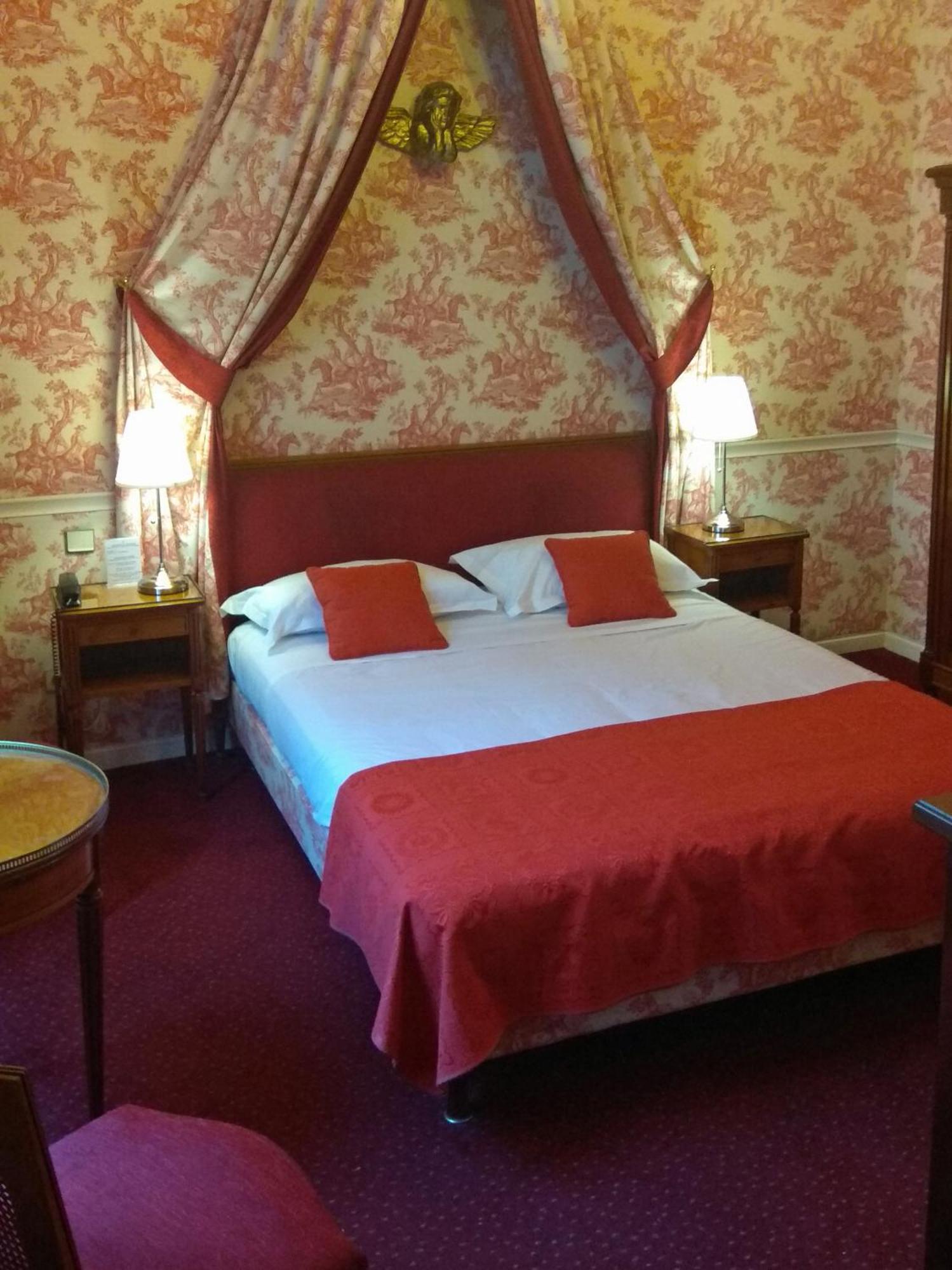 Grand Hotel Des Templiers Reims Rum bild